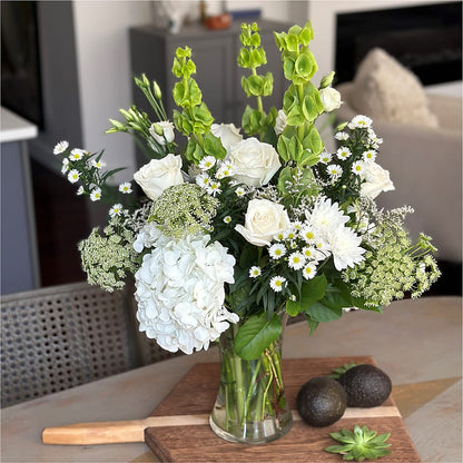 Classic Ivory – A Florist Original – RESILIENT ROSES FLORAL & DECOR LLC, Jacksonville FL